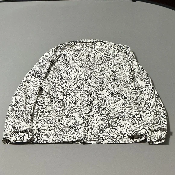 Zenergy by Chico’s Black and White Floral Utility Jacket - Picture 2 of 3